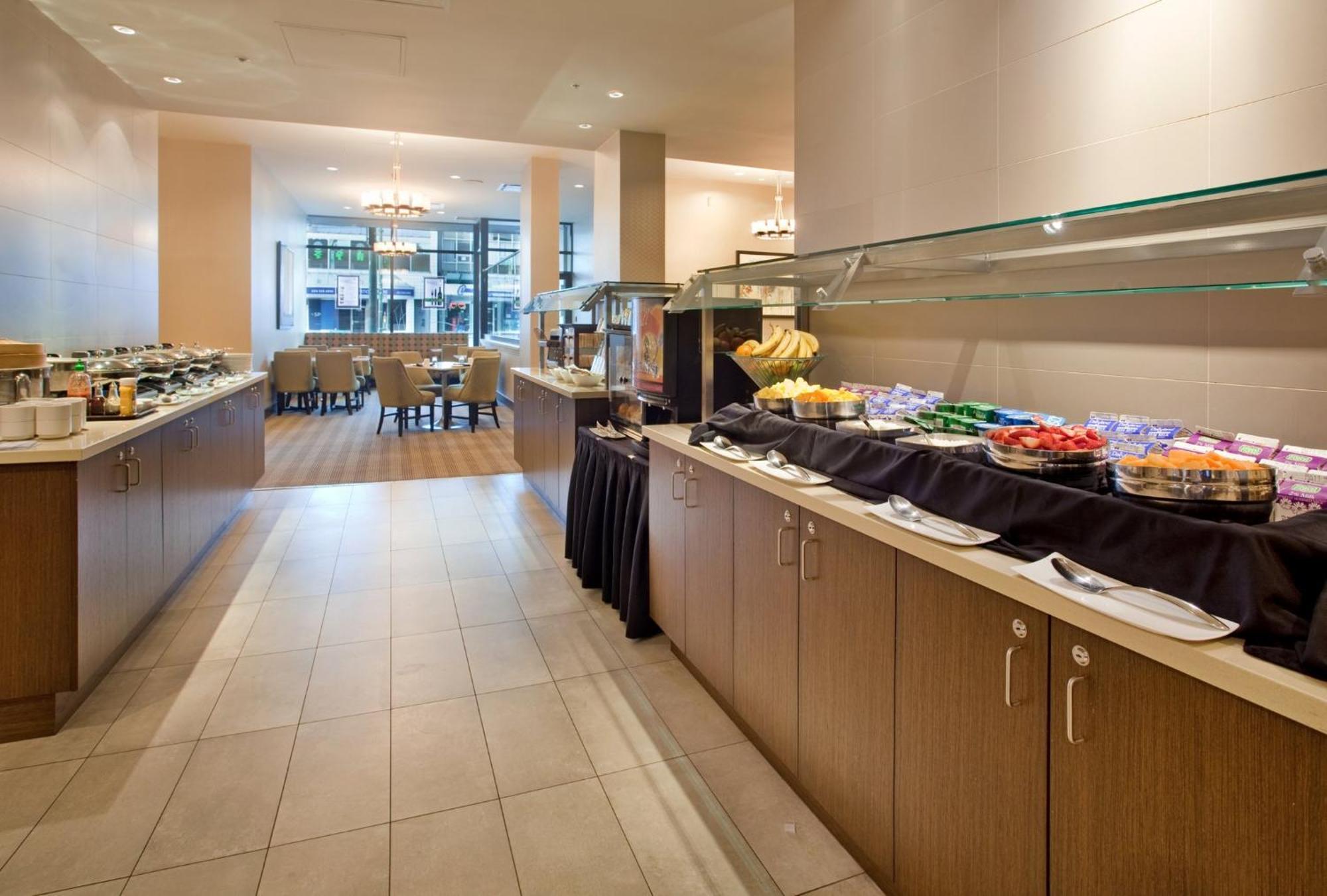 Holiday Inn Vancouver-Centre Broadway By Ihg Exteriör bild